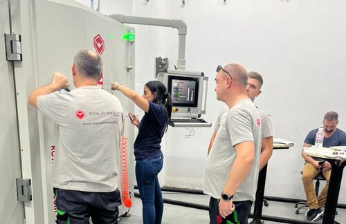 Последние новости компании о Повысьте эффективность покрытия и качество пленки с помощью устройств для нанесения термоиспарительного покрытия от Royal Technology